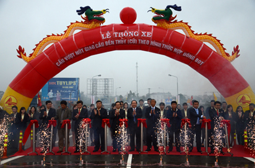 Cầu Bến Thủy thông xe trở lại sau 3 tháng sửa chữa
